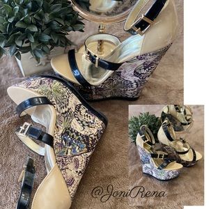 🦋Gorgeous BUTTERFLY Wedges🦋SIZE 7 Patent Leather